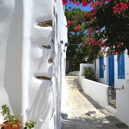 Village Triantaros 1 *